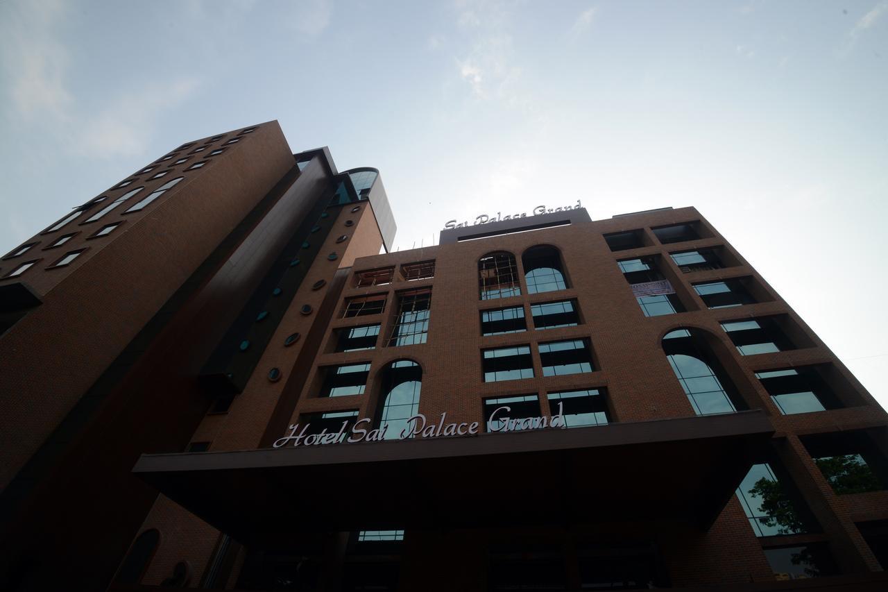 Sai Palace Grand, Malad Bombay Exterior foto