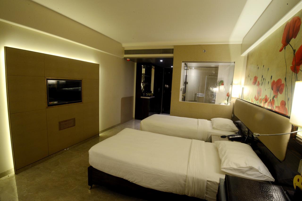 Sai Palace Grand, Malad Bombay Exterior foto